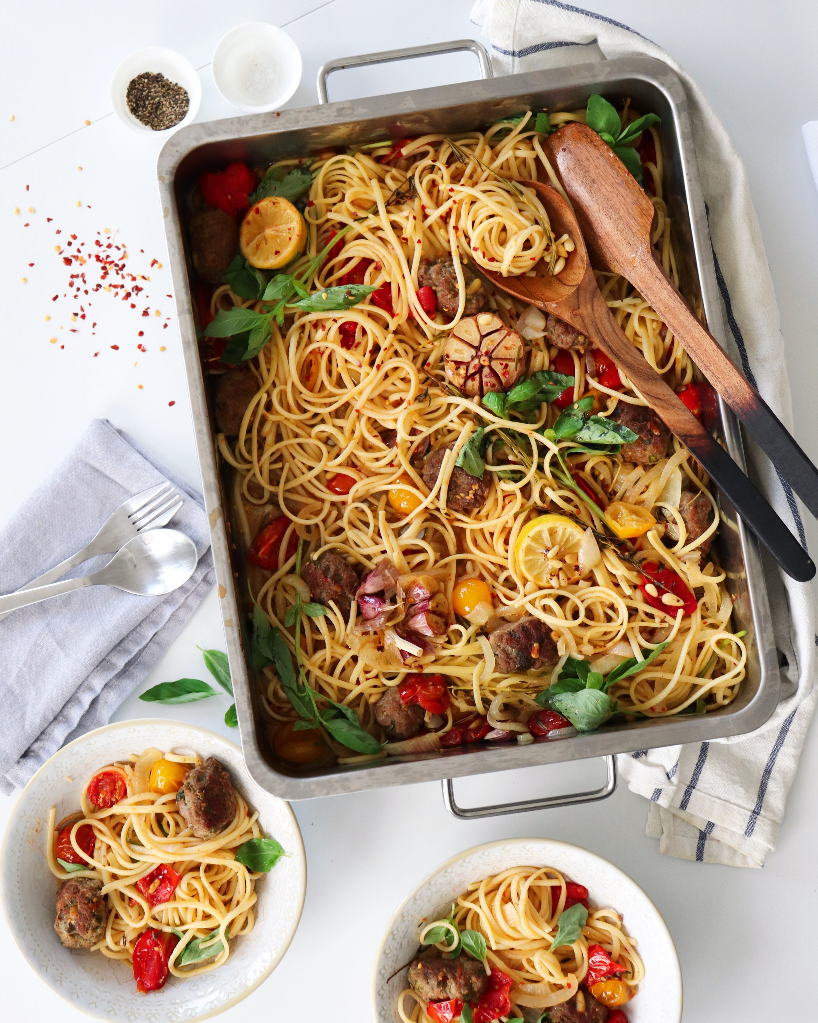 Pasta bake with meatballs and tomatoes